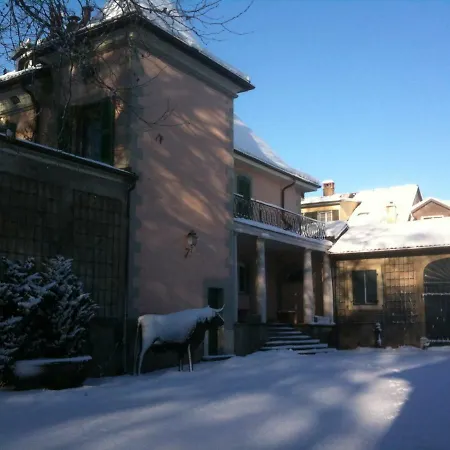 Villa Chateau De *