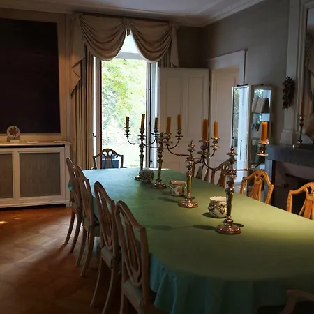 Villa Chateau De *