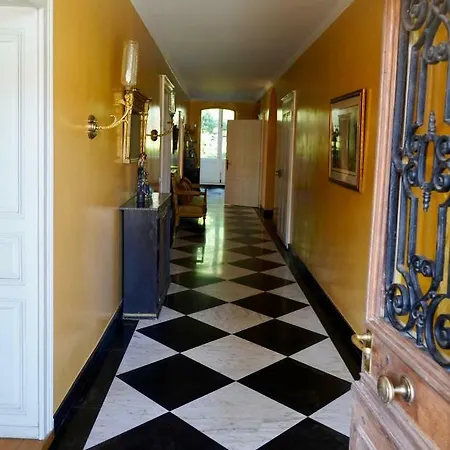 Chateau De * Lavigny