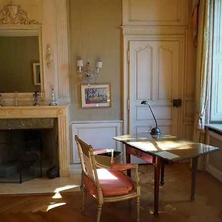 Villa Chateau De *